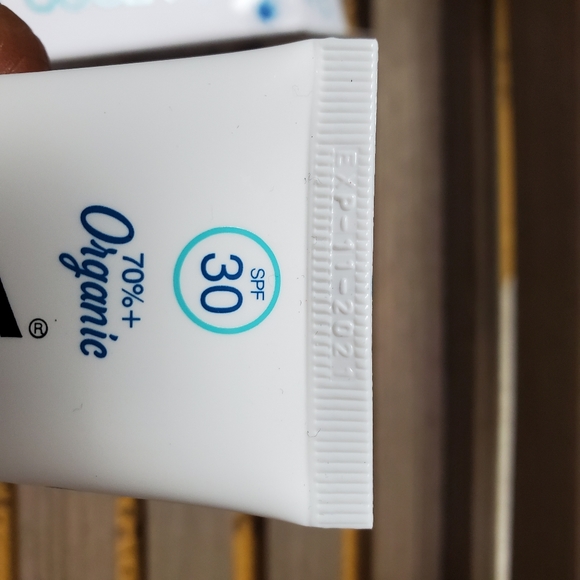 COOLA Mineral Face Sunscreen Matte Finish - Picture 6 of 9